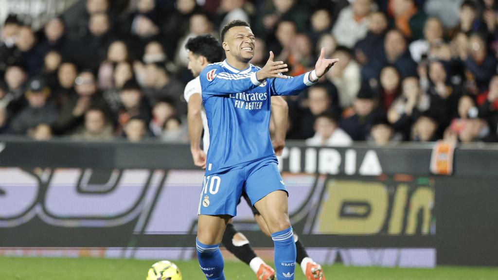 Kylian Mbappé reacciona durante el Valencia-Real Madrid de Liga
