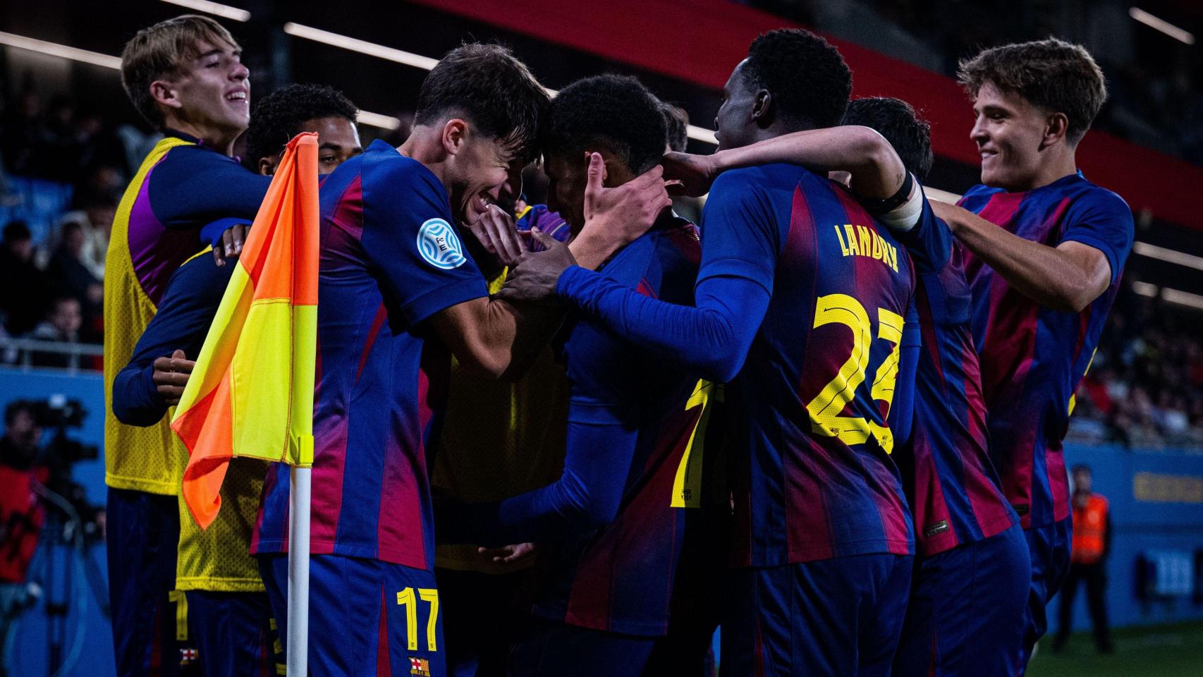 Los jugadores del Barça B celebran un gol contra el Torrent CF