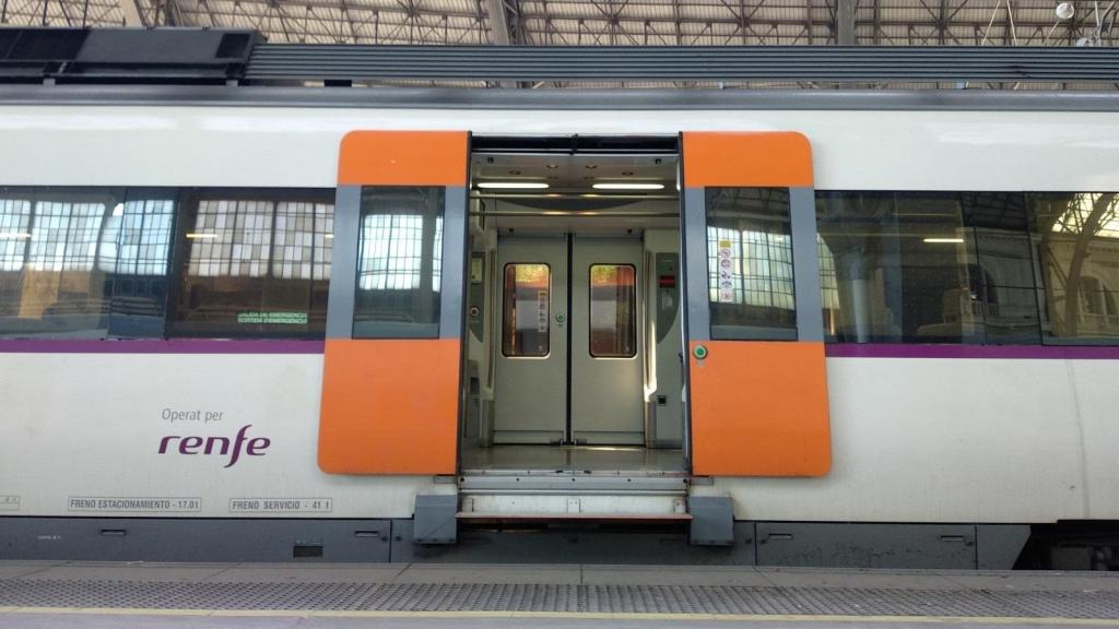 Imagen de un tren de Rodalies detenido