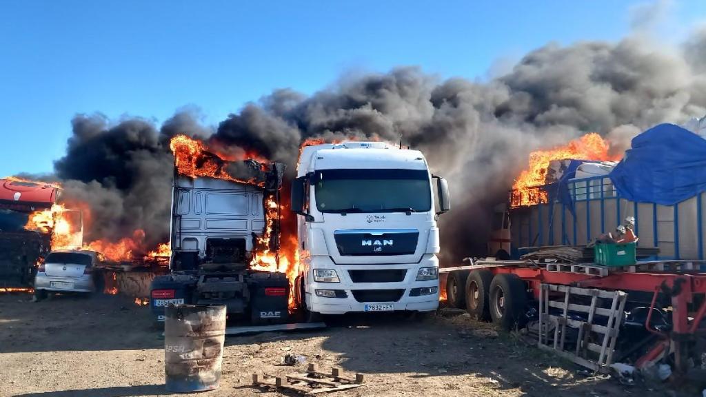 Momento del incendio en Mas de Riera, en Reus