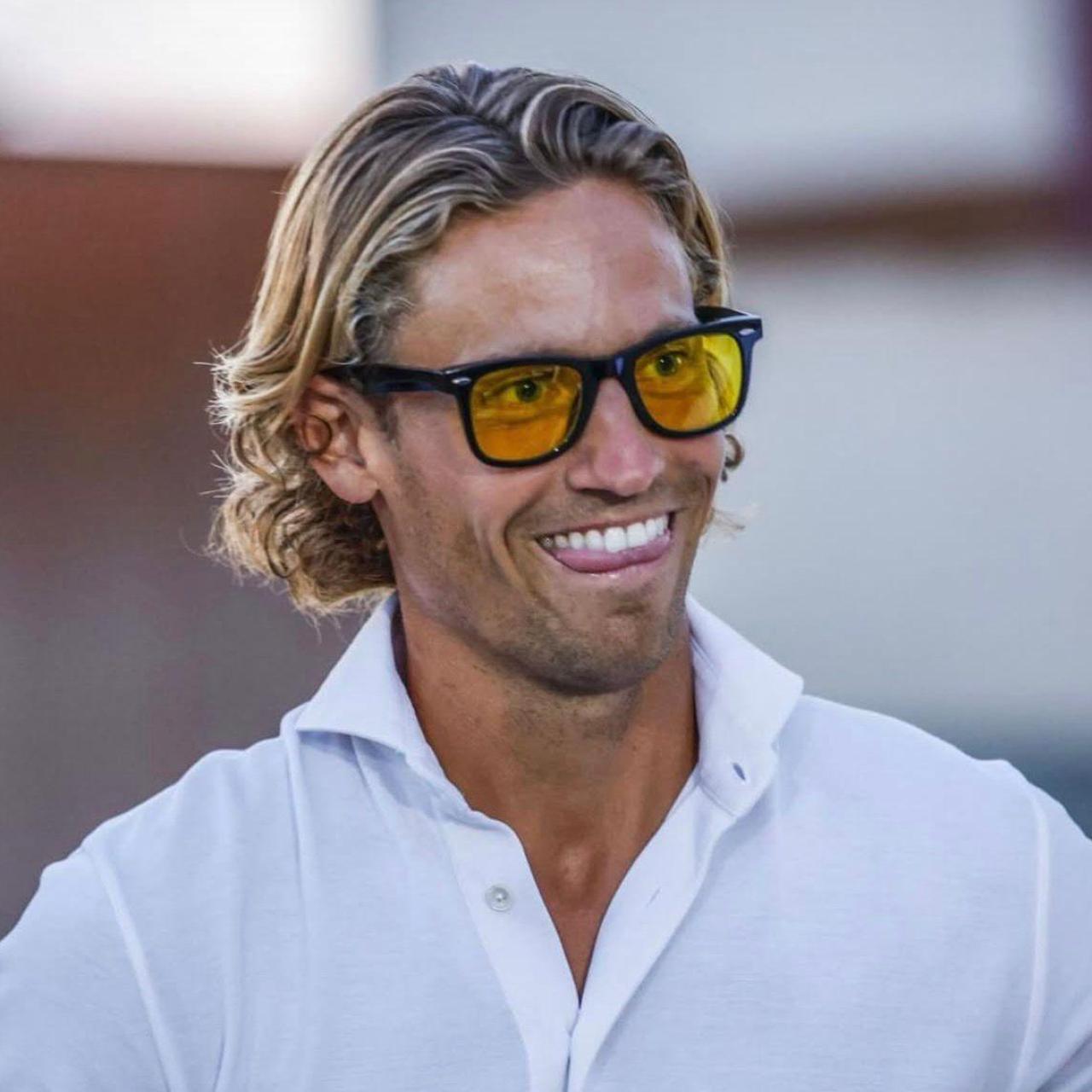 Marcos Llorente con sus gafas tintadas