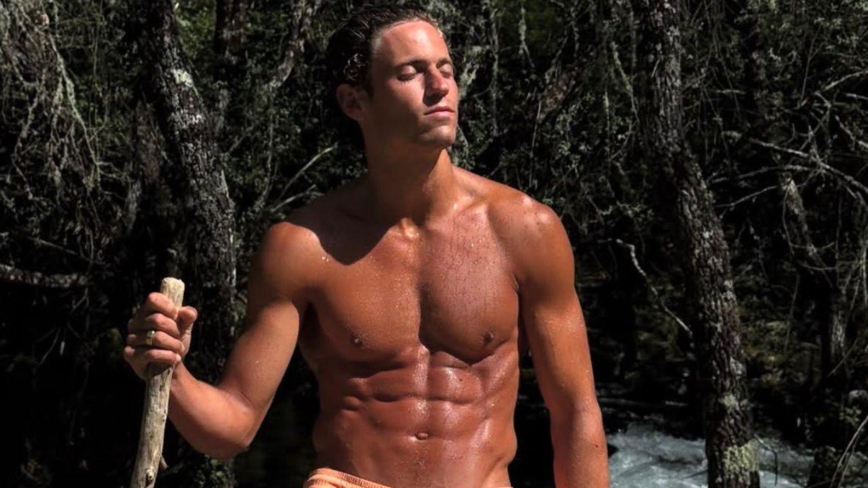 Marcos Llorente tomando el sol sin crema solar