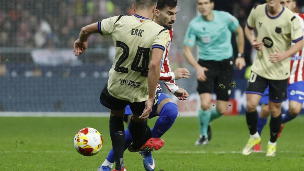 L'entrada d'Éric García a Àlex Baena que va acabar en expulsió