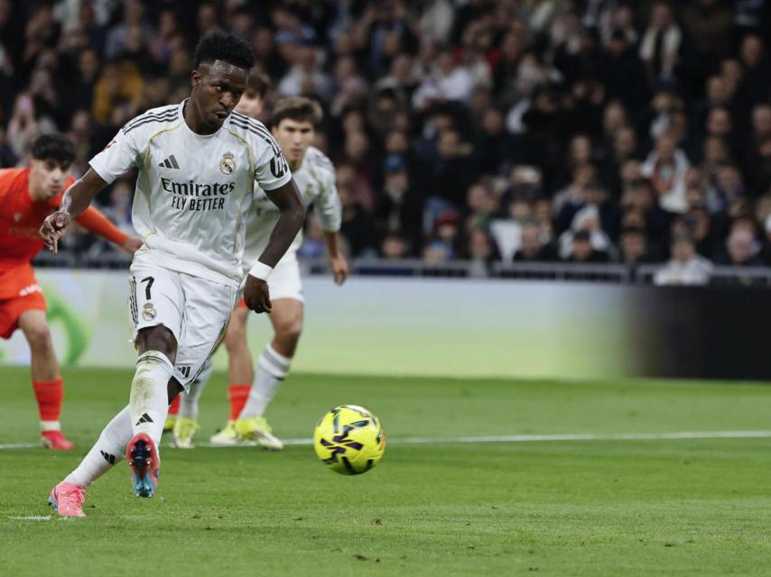 Vinicius Jr anota el seu primer gol de penal amb el Reial Madrid-Reial Societat de la Lliga