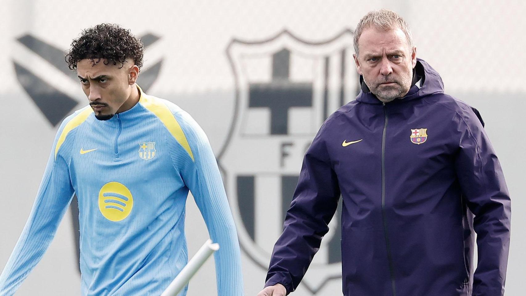 Raphinha y Hansi Flick en el último entrenamiento antes del Girona-Barça