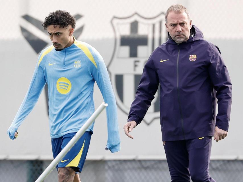 Raphinha y Hansi Flick en el último entrenamiento antes del Girona-Barça
