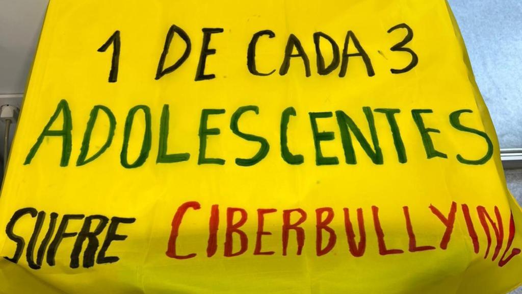 Pancarta pintada por los alumnos de Noelia Hernández