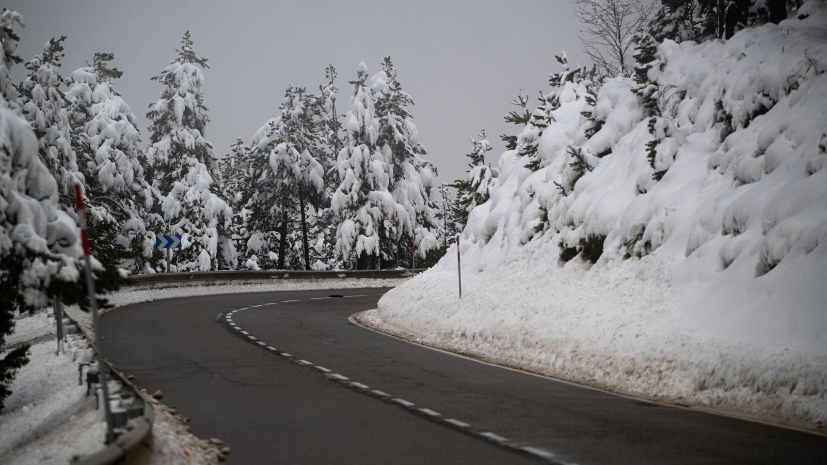 Puerto de montaña La Collada de Toses durante el temporal de nieve en Girona