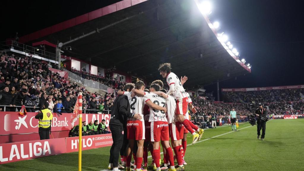 Los jugadores del Girona celebran el gol de Lemar
