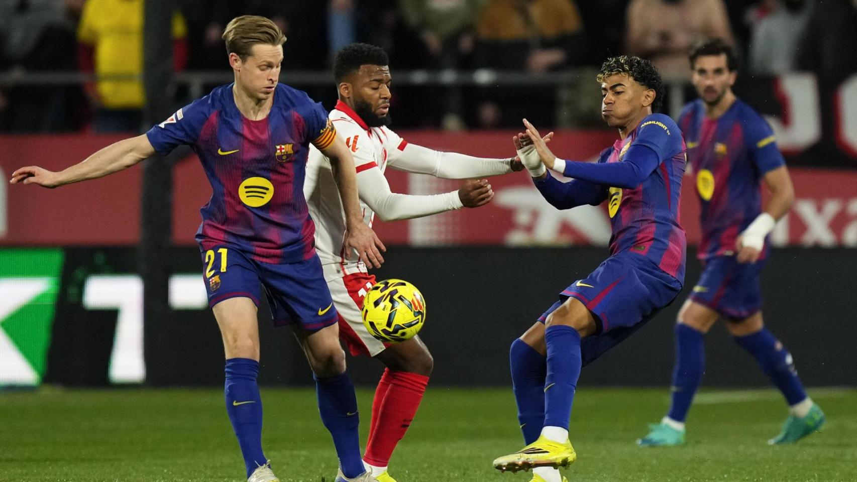 Frenkie de Jong y Lamine Yamal durante el Girona-Barça