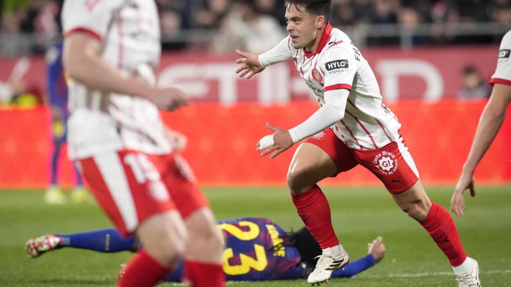 Fran Beltrán celebra el gol al Barça tras el pisotón a Jules Koundé