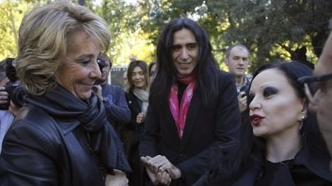Esperanza Aguirre amb Alaska, el 2011