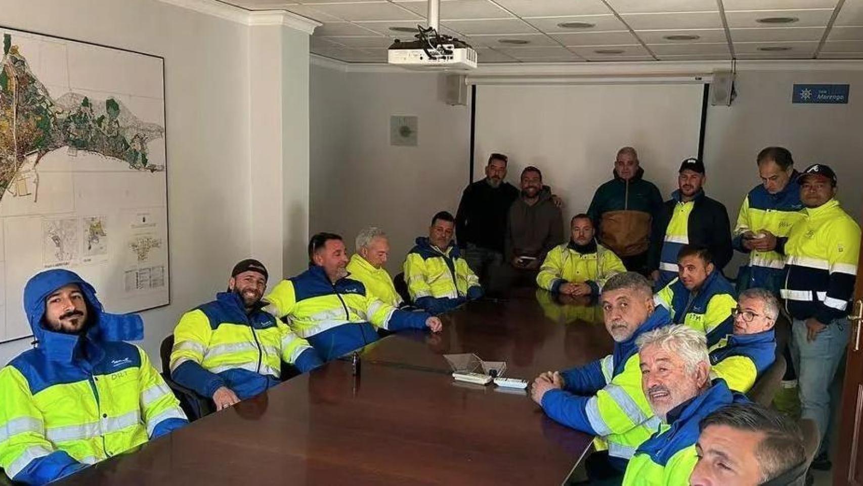 Trabajadores de Aqualia durante su encierro en Málaga