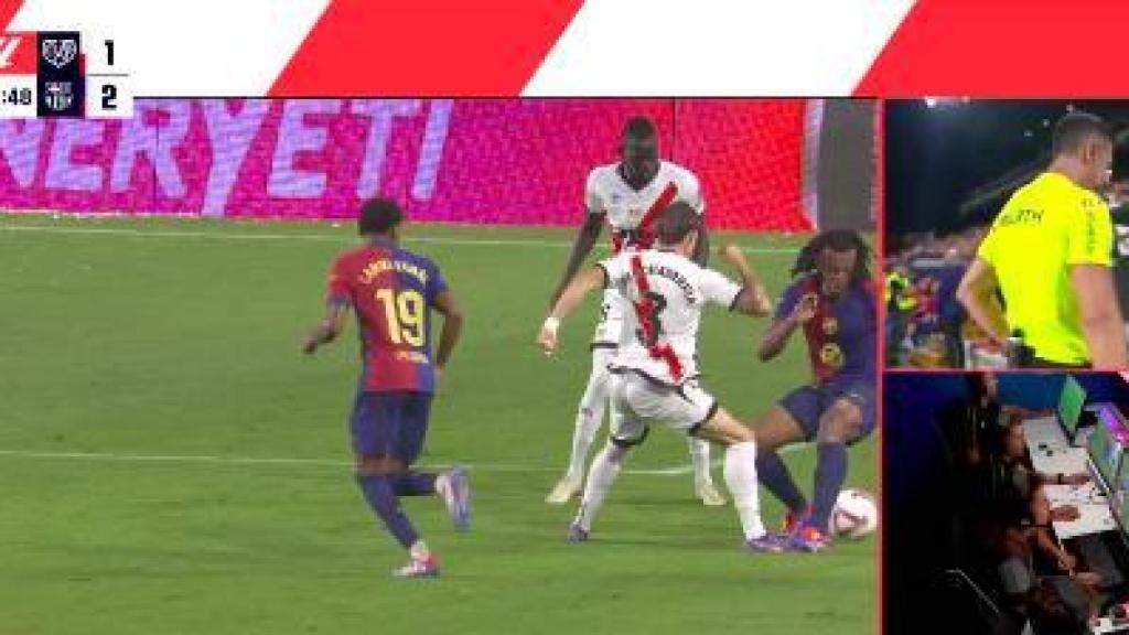 La trepitjada de Koundé a Vallecas que sí va sancionar Soto Grado