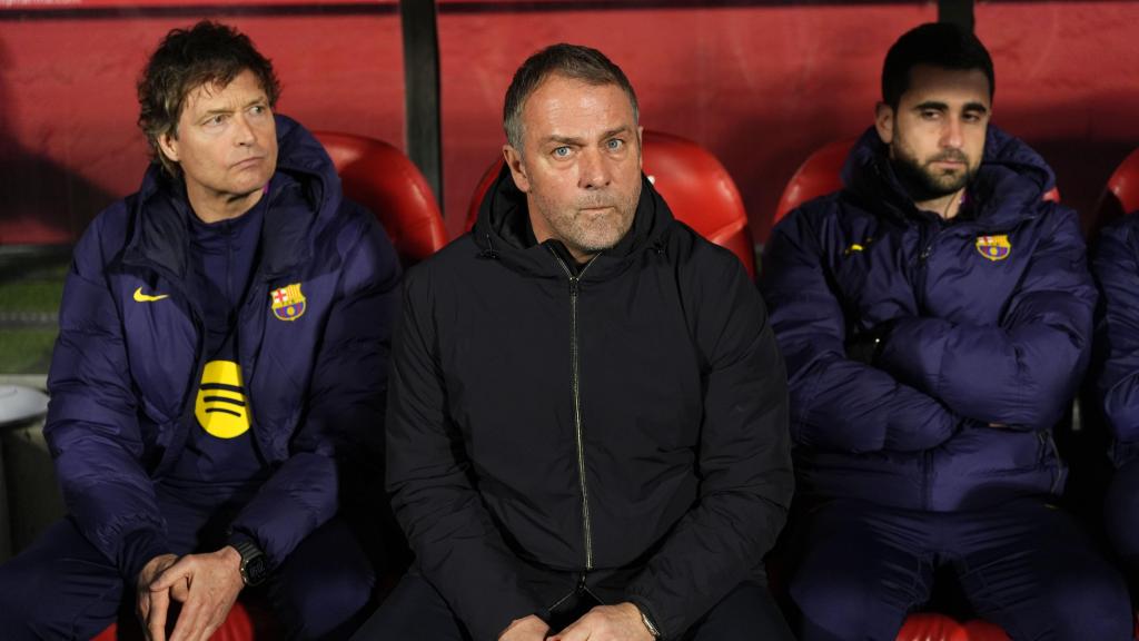 Hansi Flick y Marcus Sorg (izquierda), durante el derbi Girona-Barça en Montilivi