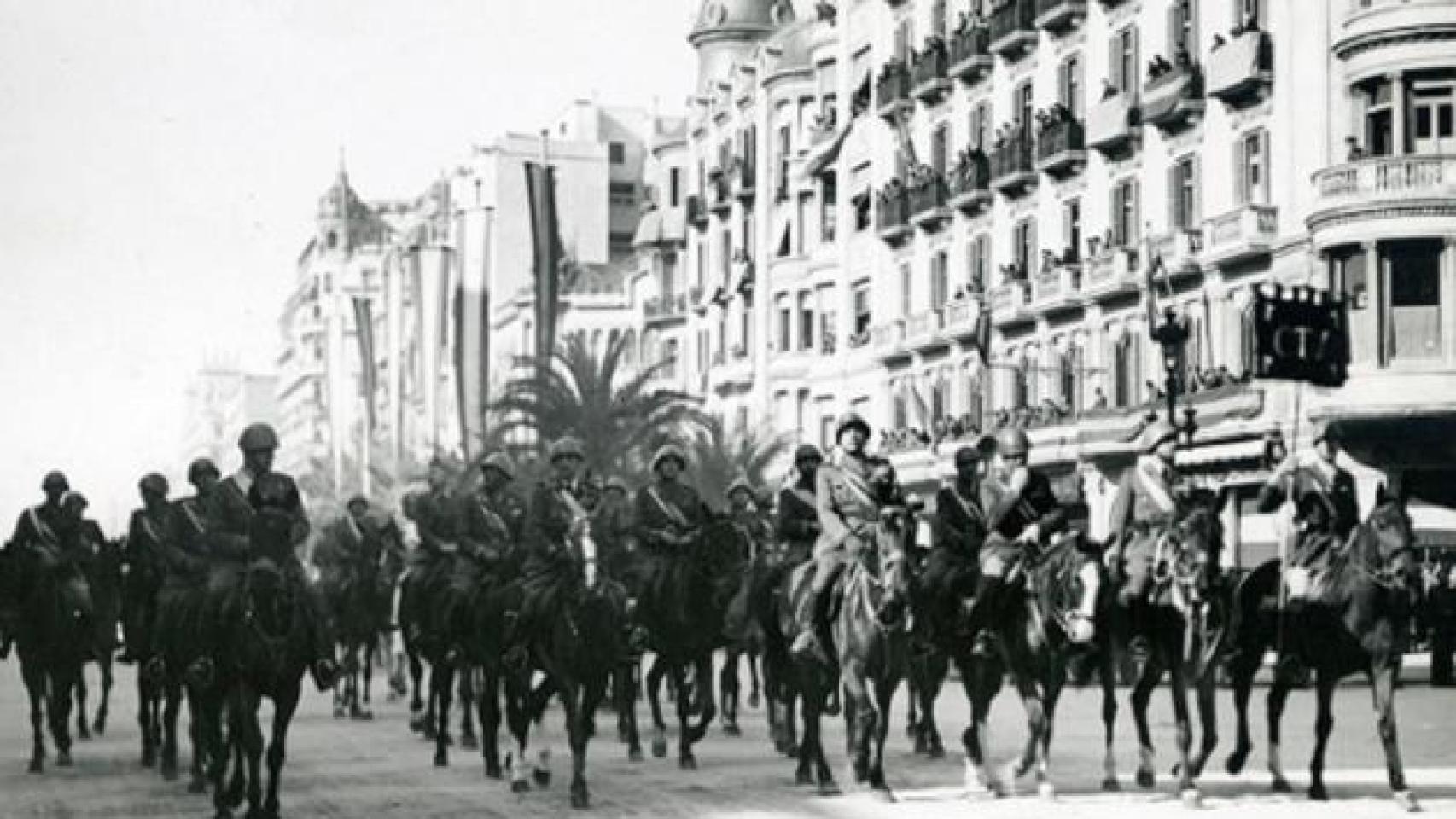 Caballería franquista durante la ocupación de Barcelona