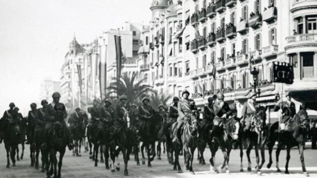Caballería franquista durante la ocupación de Barcelona