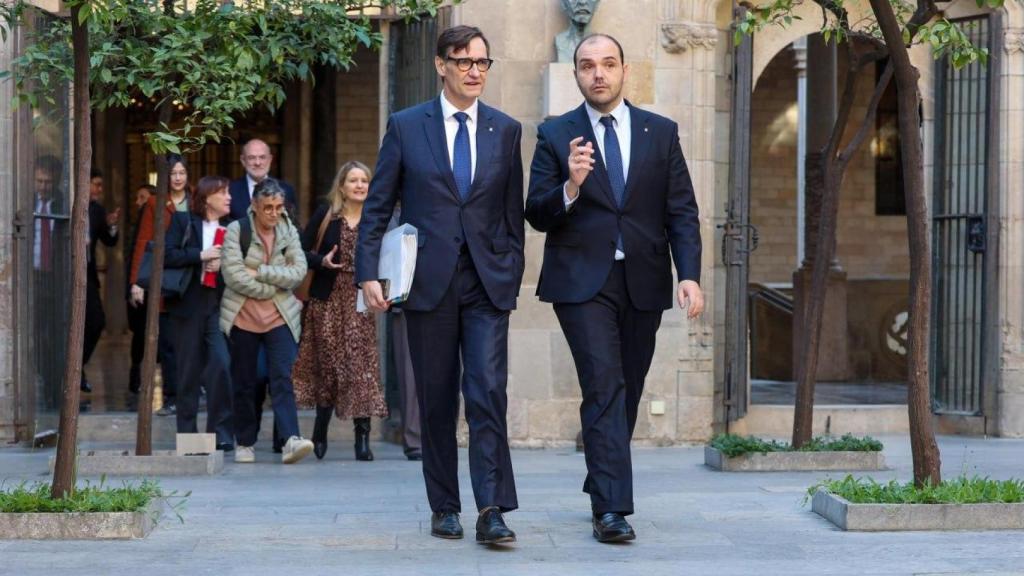 El 'president' Salvador Illa y el 'conseller' de Presidencia de la Generalitat, Albert Dalmau, el 17 de febrero de 2026