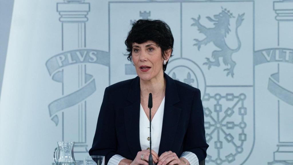 La ministra de Inclusión, Seguridad Social y Migraciones, Elma Saiz, durante una rueda de prensa tras el Consejo de Ministros, a 17 de febrero de 2026, en Madrid