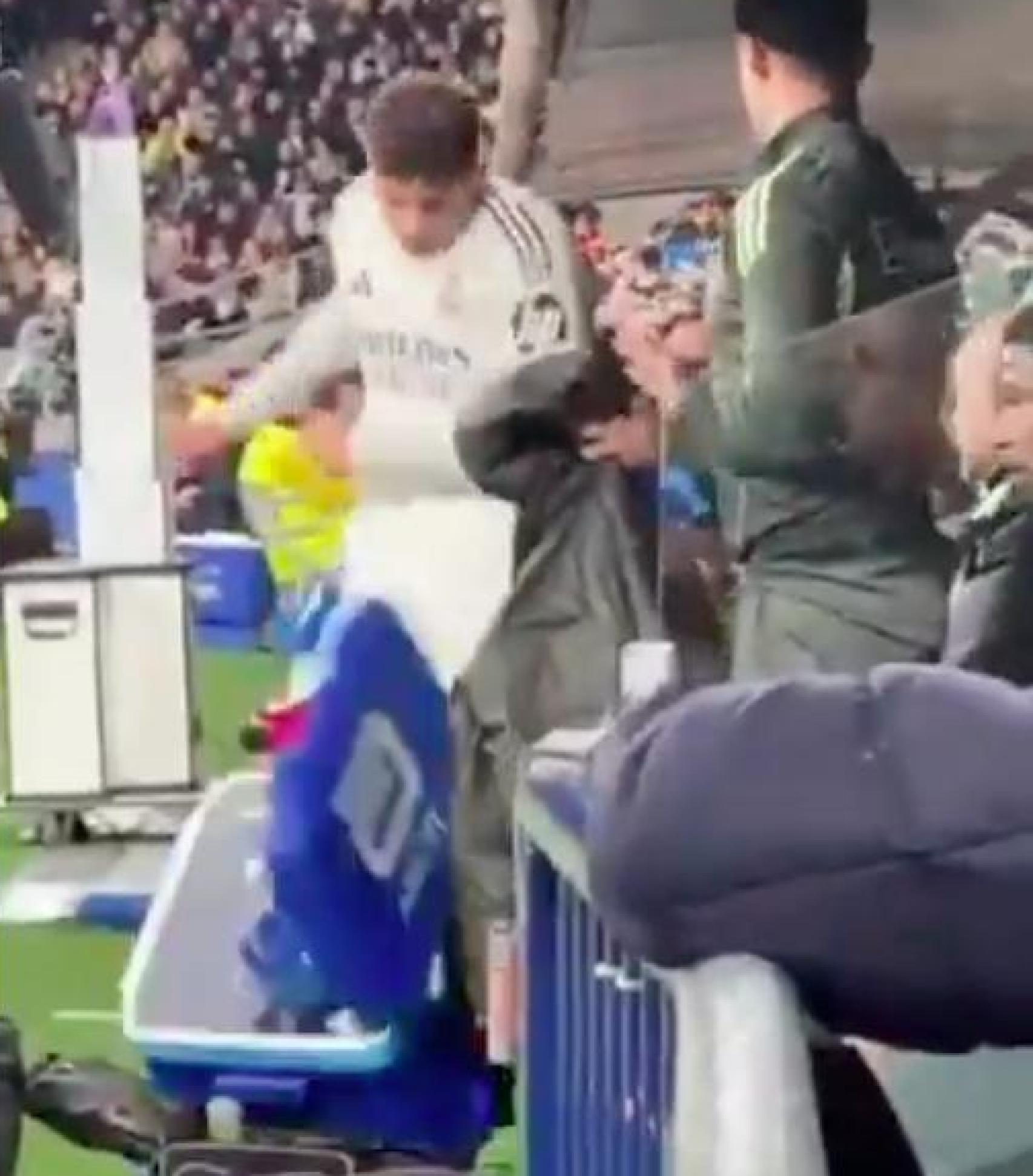 La patada de Fede Valverde a una nevera en el banquillo