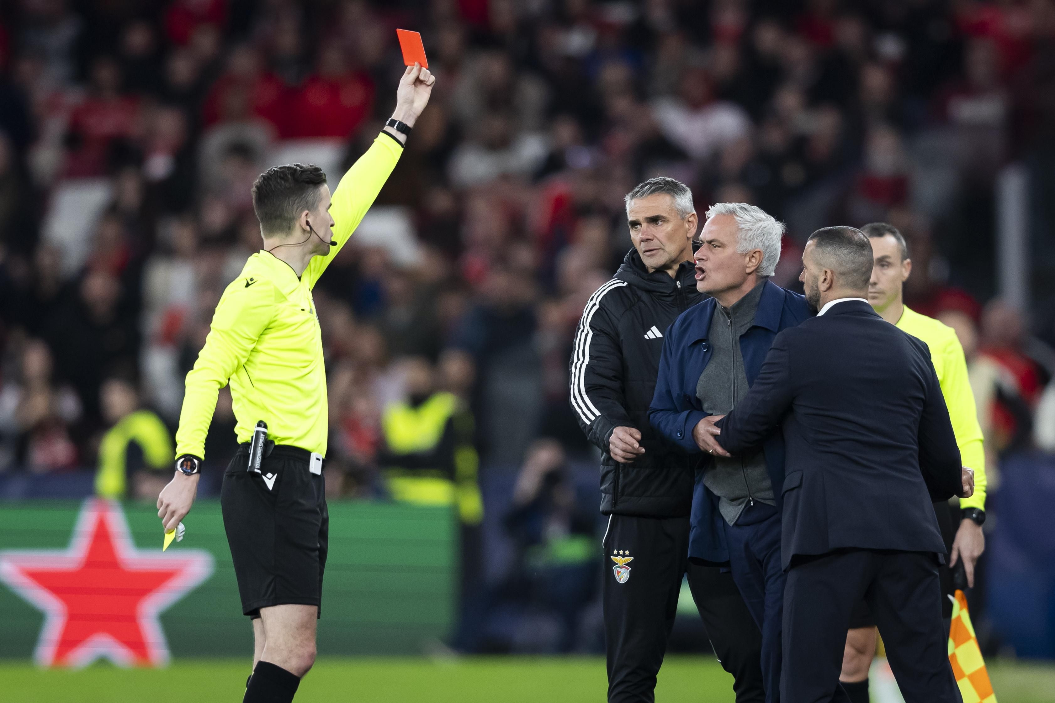 José Mourinho, expulsat per protestar en el Benfica-Reial Madrid