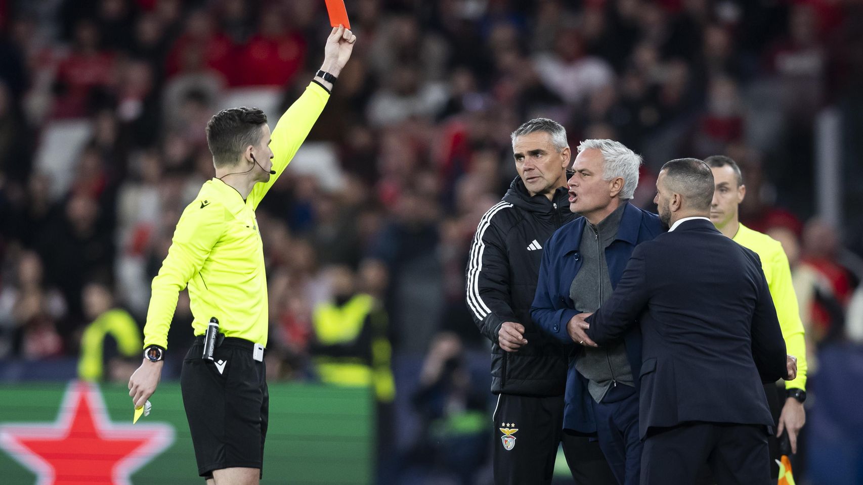 José Mourinho, expulsado por protestar en el Benfica-Real Madrid