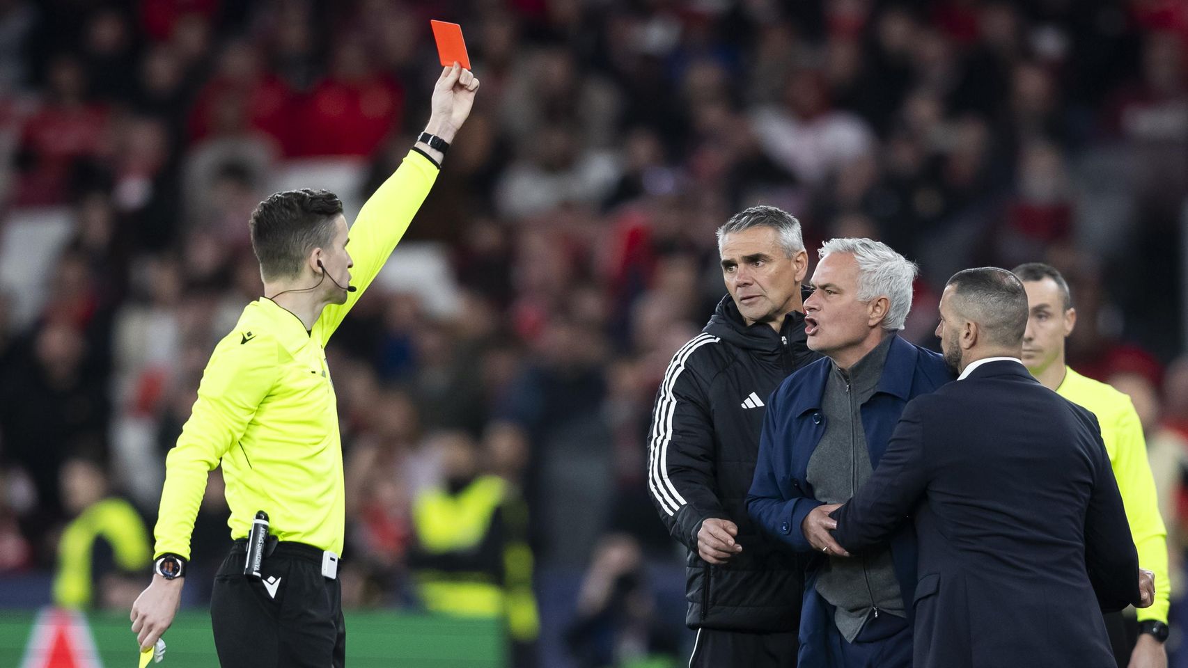 José Mourinho, expulsado por protestar en el Benfica-Real Madrid