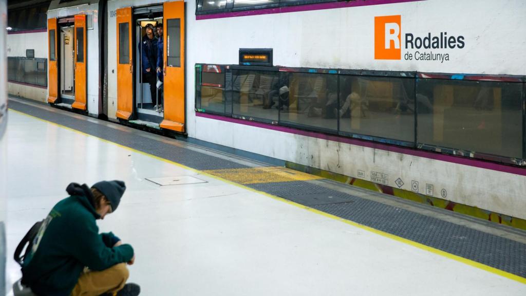 Un tren en la Estación de Sants de Barcelona