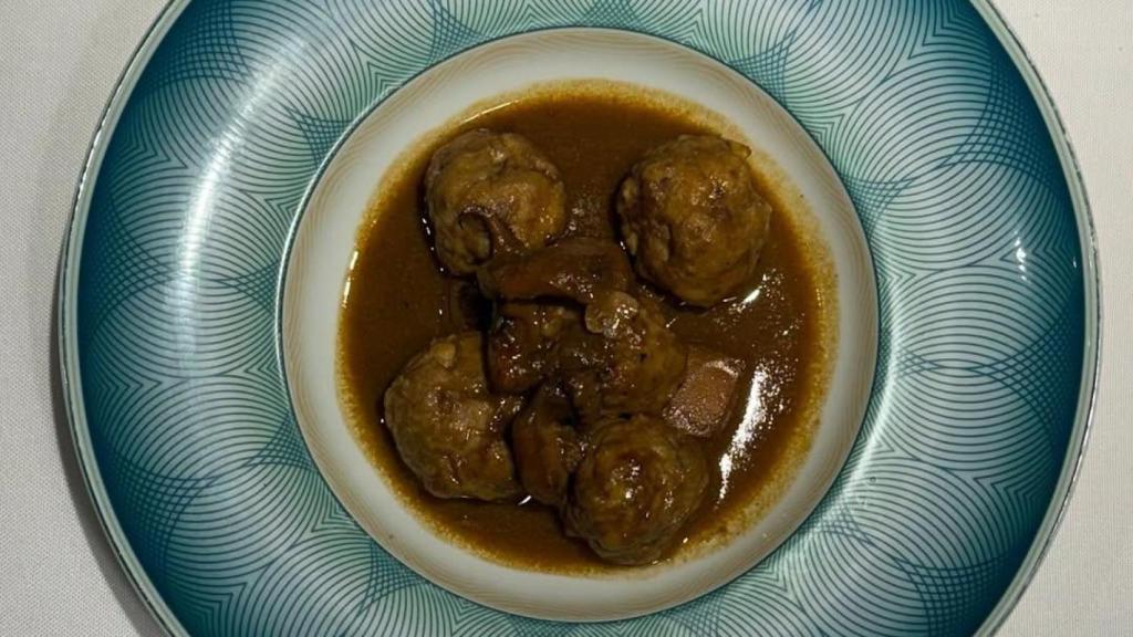 Albóndigas con sepia en el Restaurant Coure