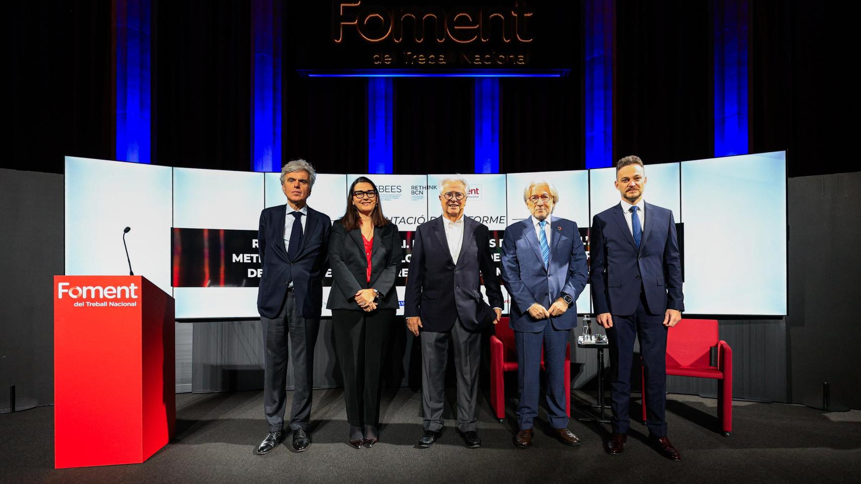 Foto de familia de la presentación del V informe RethinkBCN