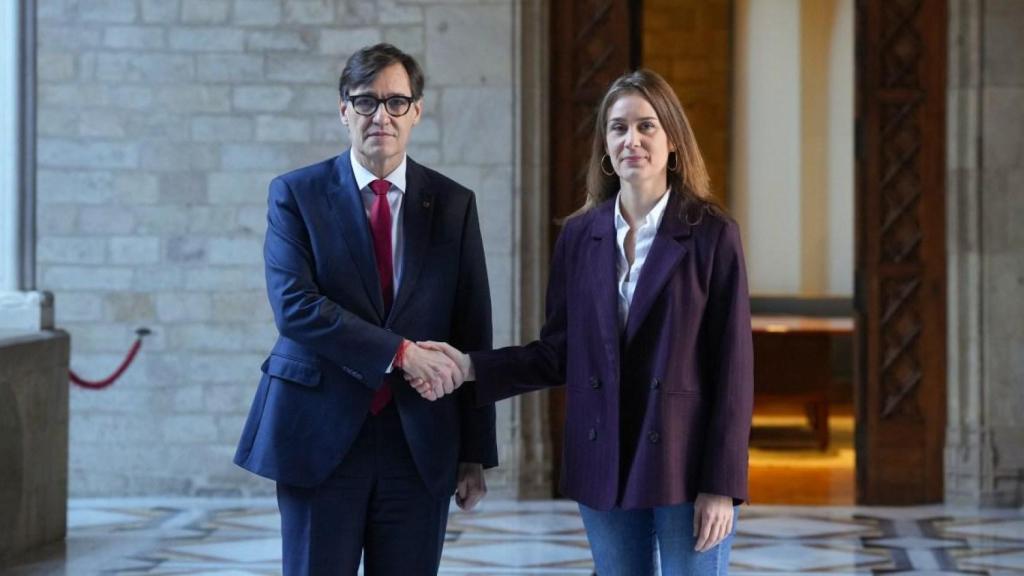 El presidente de la Generalitat, Salvador Illa, y la presidenta de los Comuns en el Parlament, Jéssica Albiach