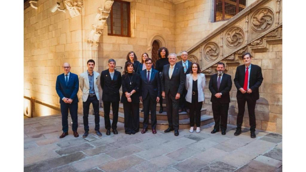 El 'president' Salvador Illa, con los organizadores y los premiados