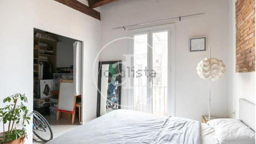 Una de las dos habitaciones del piso del Raval