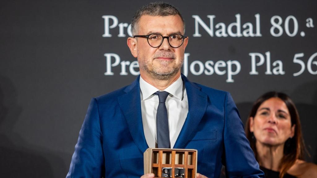 Jaume Clotet recull el Premi Pla de literatura en català a Barcelona el 2023