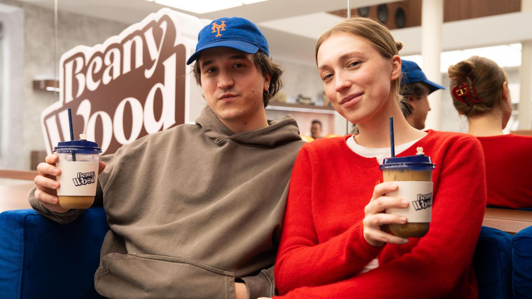 Pau Clavero y Polina Khatkevich, fundadores de Beanywood Café