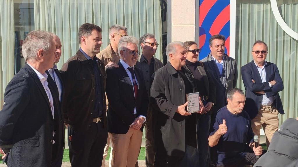 Joan Laporta y el resto de impulsores de 'Defensem el Barça' durante un acto de precampaña en Sitges