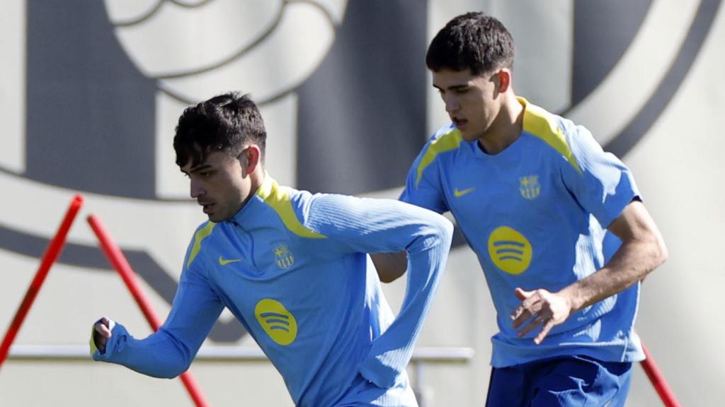 Pedri y Pau Cubarsí se entrenan antes del Barça-Levante