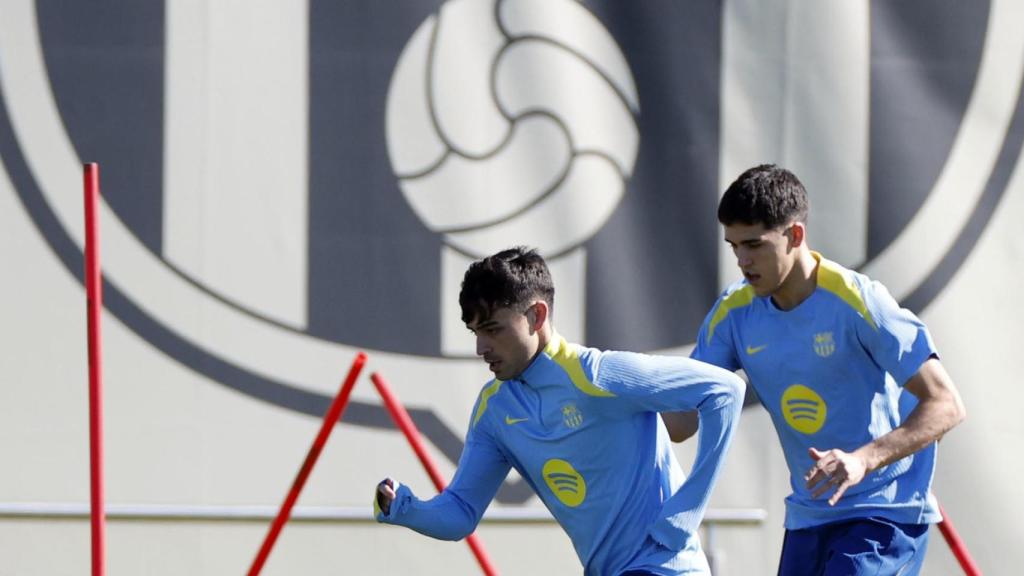 Pedri y Pau Cubarsí se entrenan antes del Barça-Levante