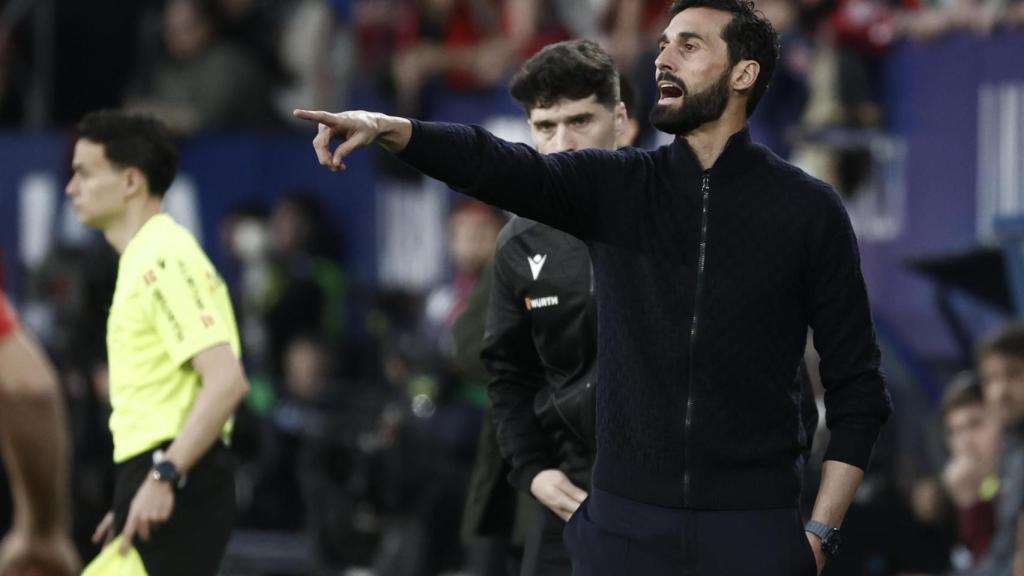 Álvaro Arbeloa da indicaciones en el Osasuna-Real Madrid de la Liga