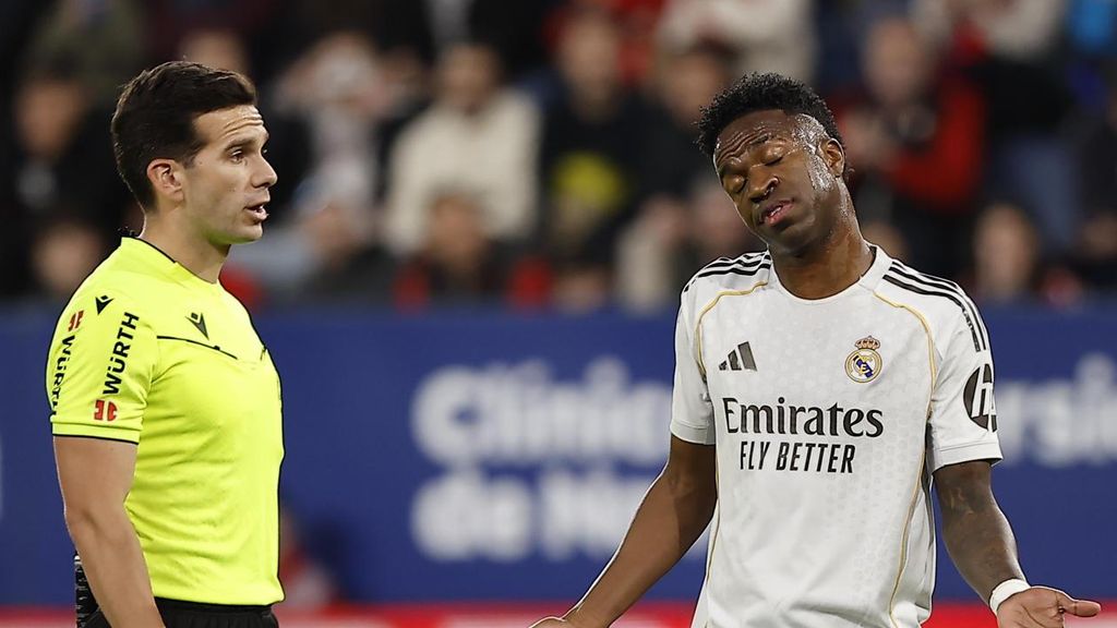 Vinicius Jr es queixa a Qiuntero González a l'Osasuna-Reial Madrid