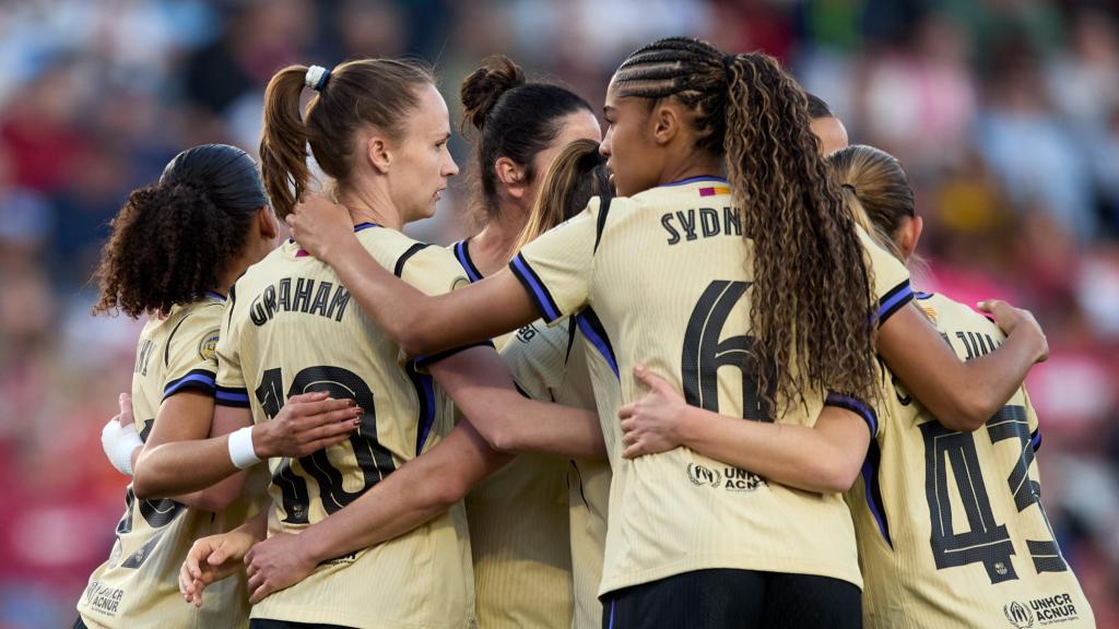 Las jugadoras del Barça Femenino celebran un gol en el Granada-Barça Femenino de la Liga F