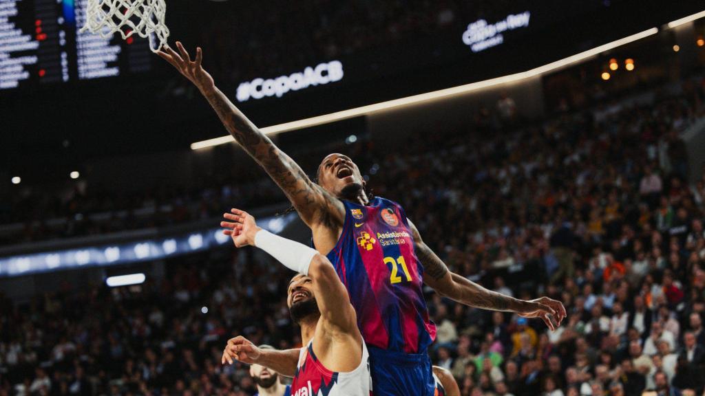 Will Clyburn lucha por un rebote en el Barça de basket-Baskonia de las semifinales de la Copa del Rey