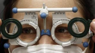 Imagen de un proceso de graduación de unas gafas