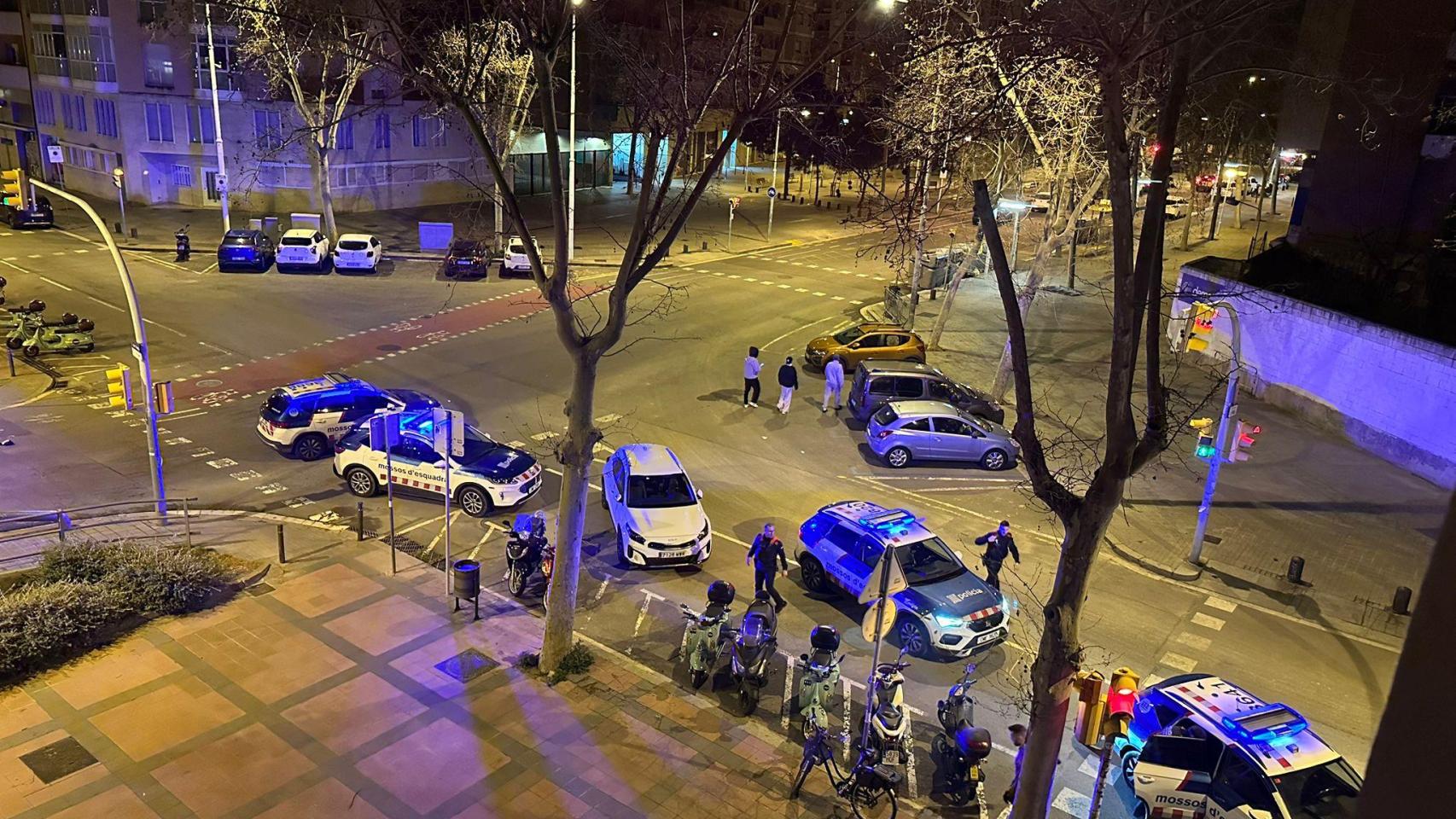 Los Mossos d'Esquadra acuden al lugar del tiroteo