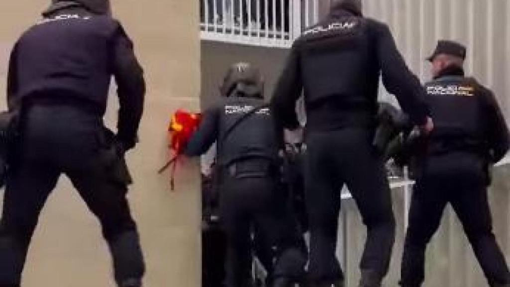 La Policía Nacional carga a porrazos contra aficionados de Osasuna