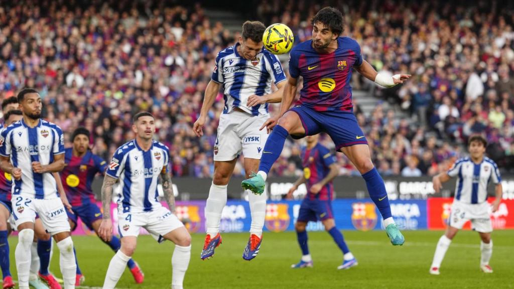 Ferran Torres remata un centre al Barça-Llevant de la Lliga