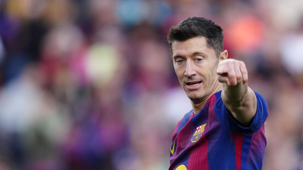 Robert Lewandowski dona indicacions al Barça-Llevant de la Lliga
