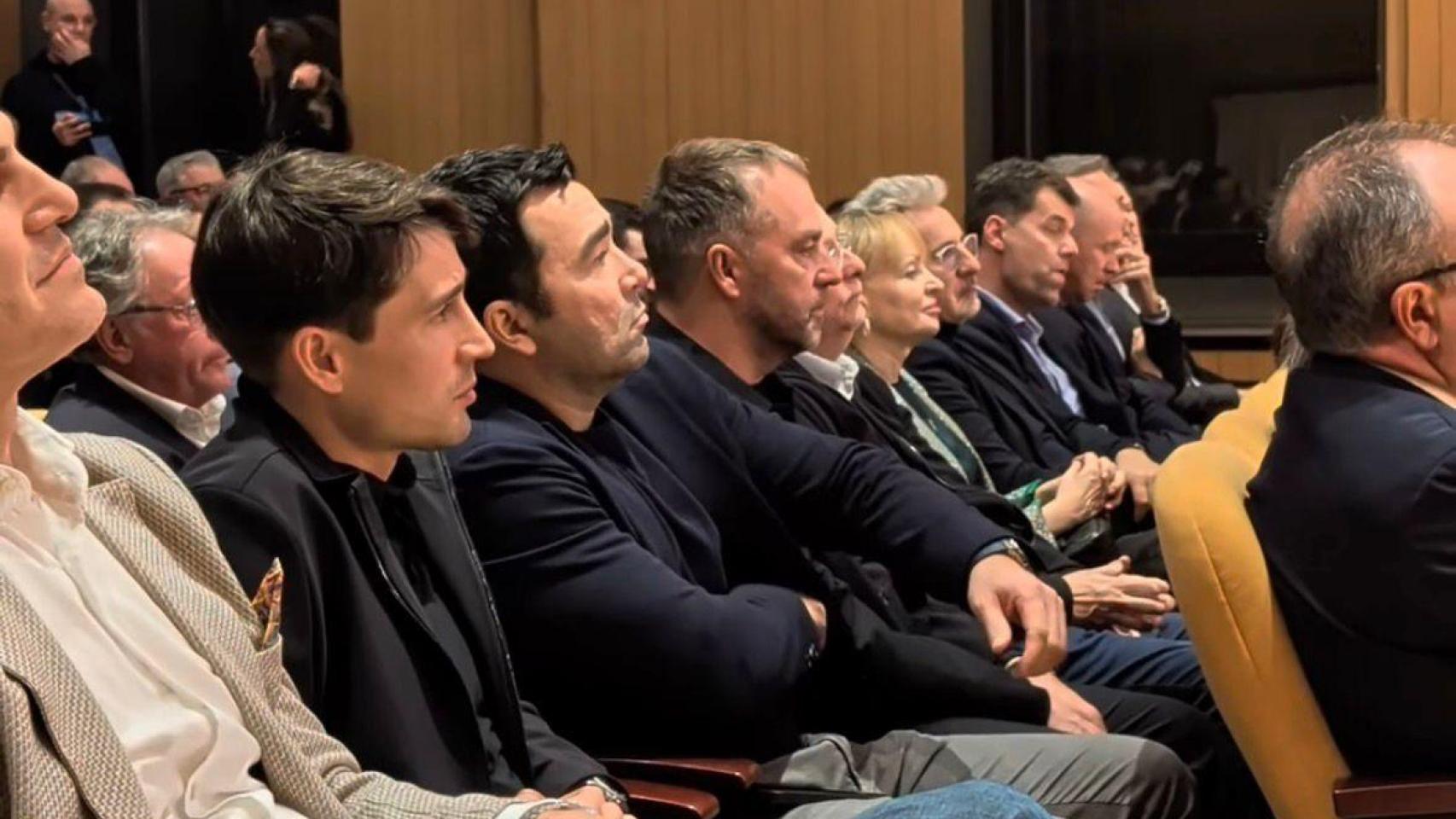Deco, Bojan Krkic y Hansi Flick en la presentación del nuevo libro de Joan Laporta