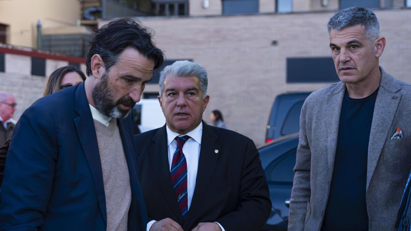 Joan Laporta junto a Jordi Finestres (izquierda) y Enric Masip (derecha)