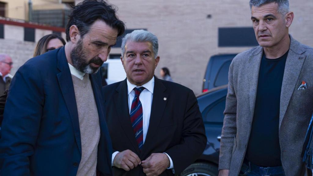 Joan Laporta junto a Jordi Finestres (izquierda) y Enric Masip (derecha)